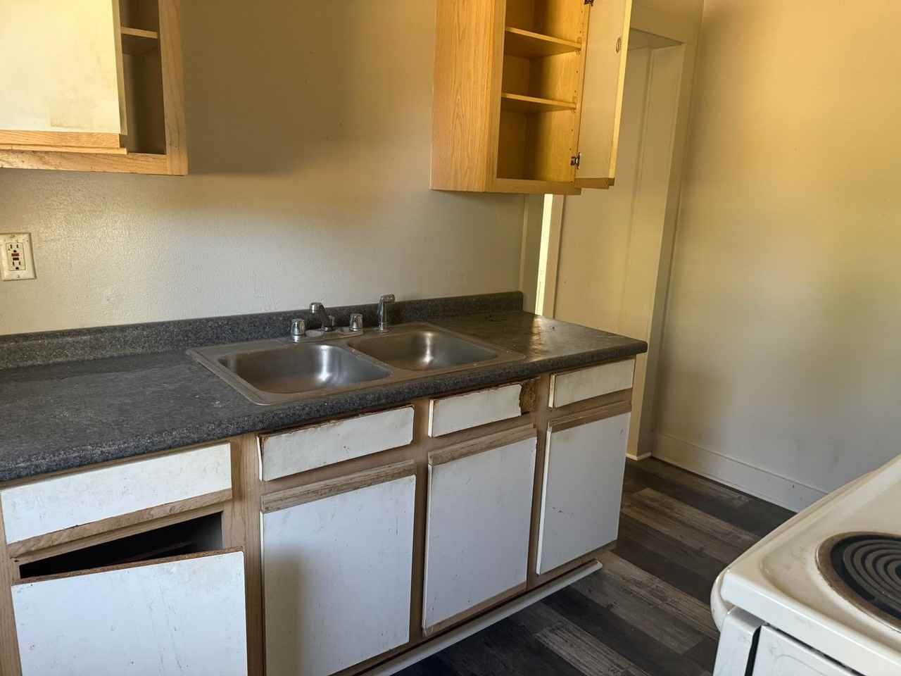 120 N Lee Dr - Photo 3 of 10