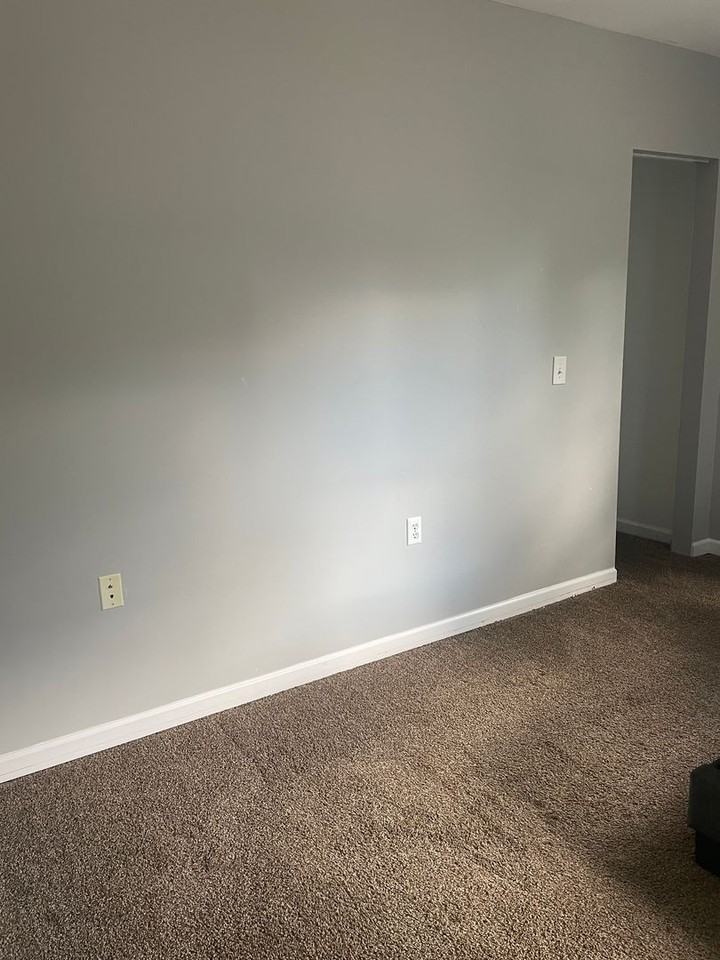 Property 008 - 560 Thompson - Photo 2 of 5