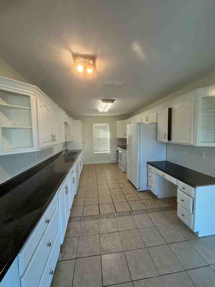 1416 Raven Cir - Photo 2 of 13