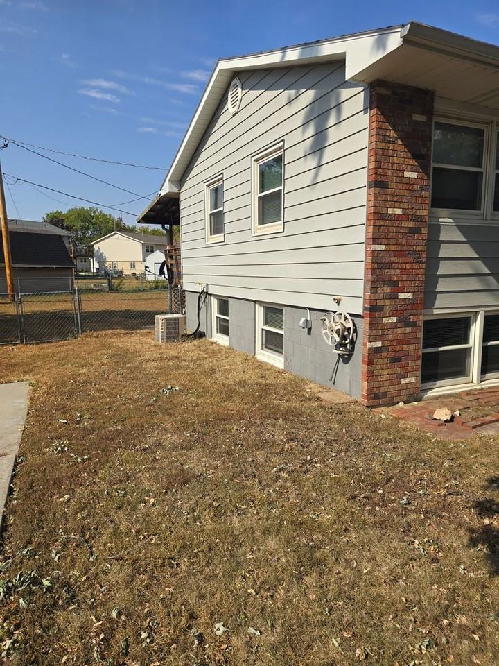 116 Linnwood Ln - Photo 2 of 9