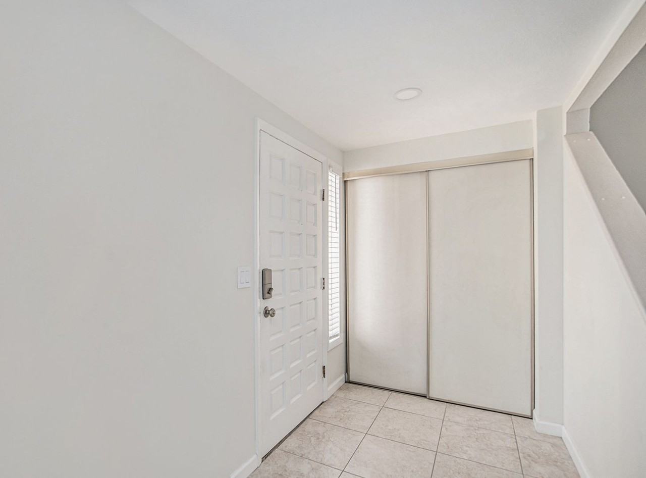 1050 S Monaco Pkwy - Photo 2 of 23