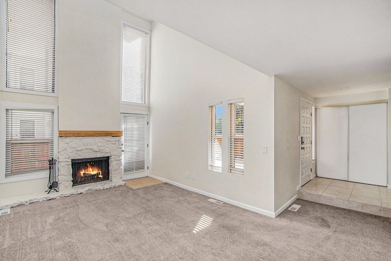 1050 S Monaco Pkwy - Photo 3 of 23