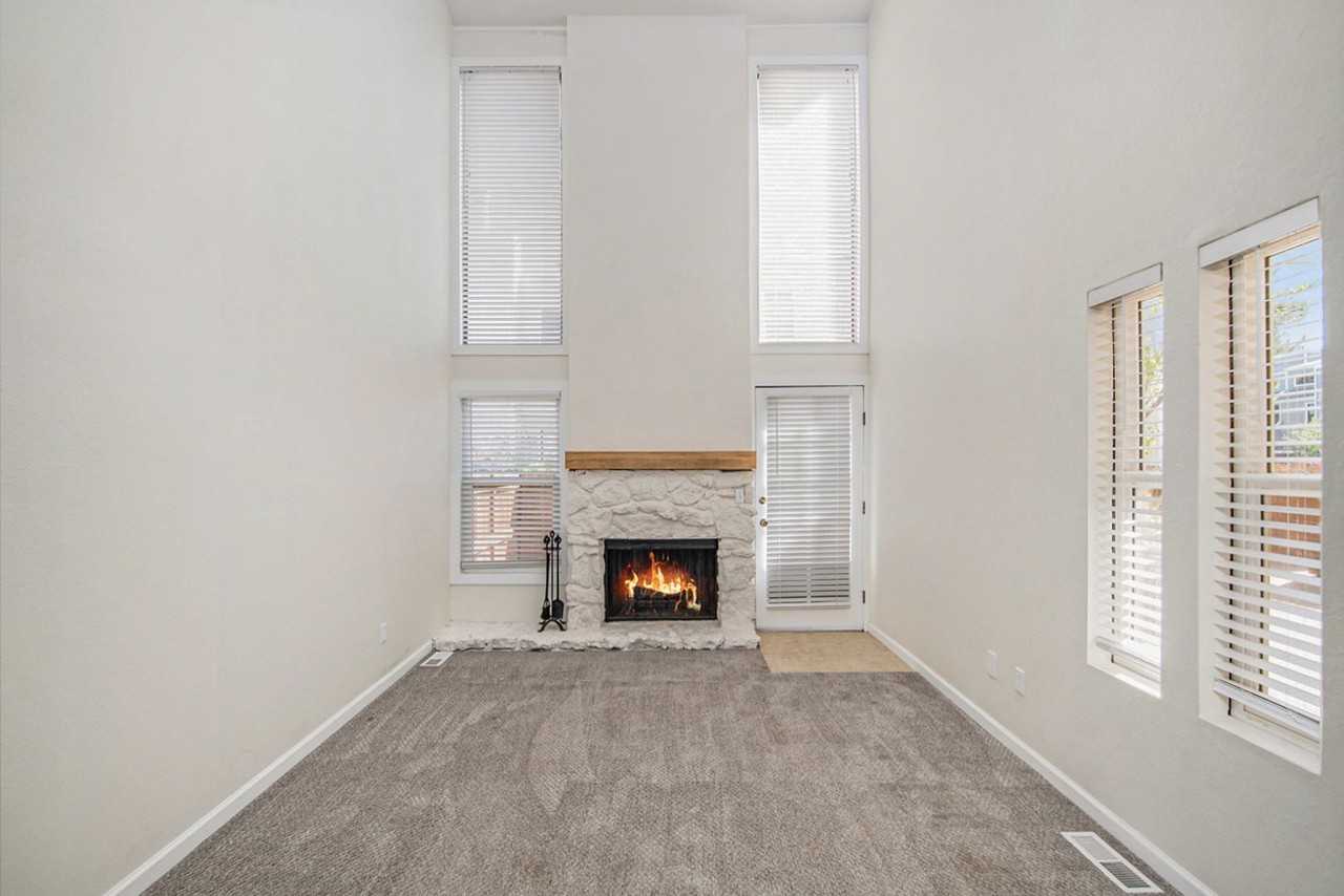 1050 S Monaco Pkwy - Photo 4 of 23