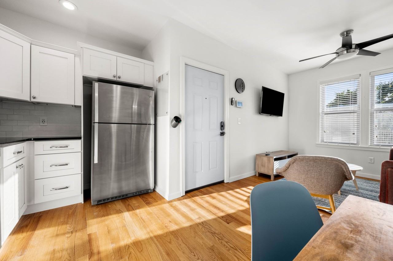 662 Saratoga St #3B - Photo 4 of 16