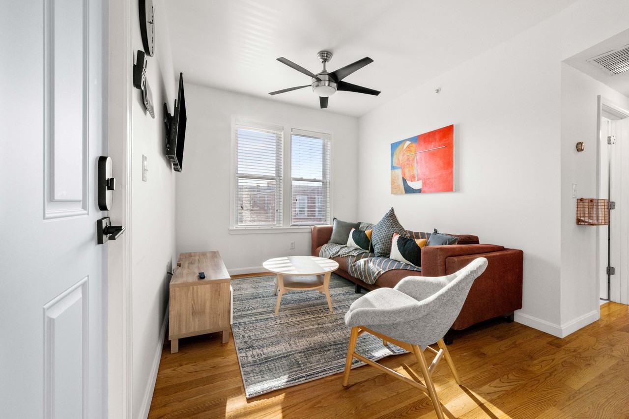 662 Saratoga St #3B - Photo 5 of 16