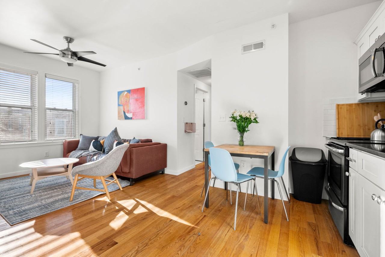 662 Saratoga St #3B - Photo 6 of 16