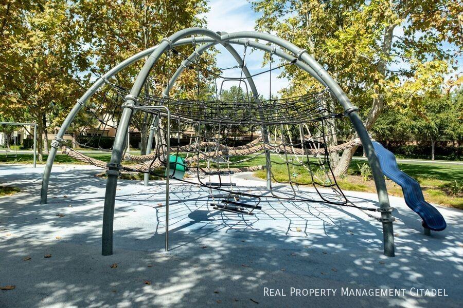 99 Mayfair - Photo 3 of 41