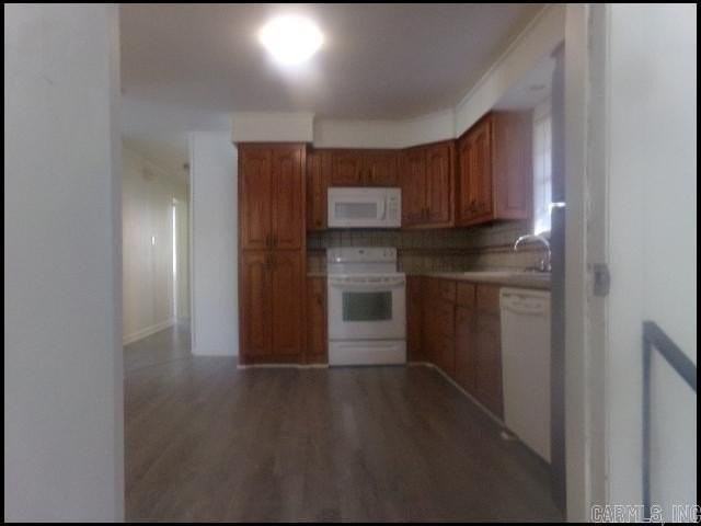 204 Dobbs St - Photo 6 of 17