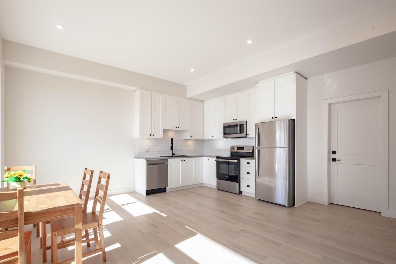 3626 Sheffield Avenue - Photo 3 of 13