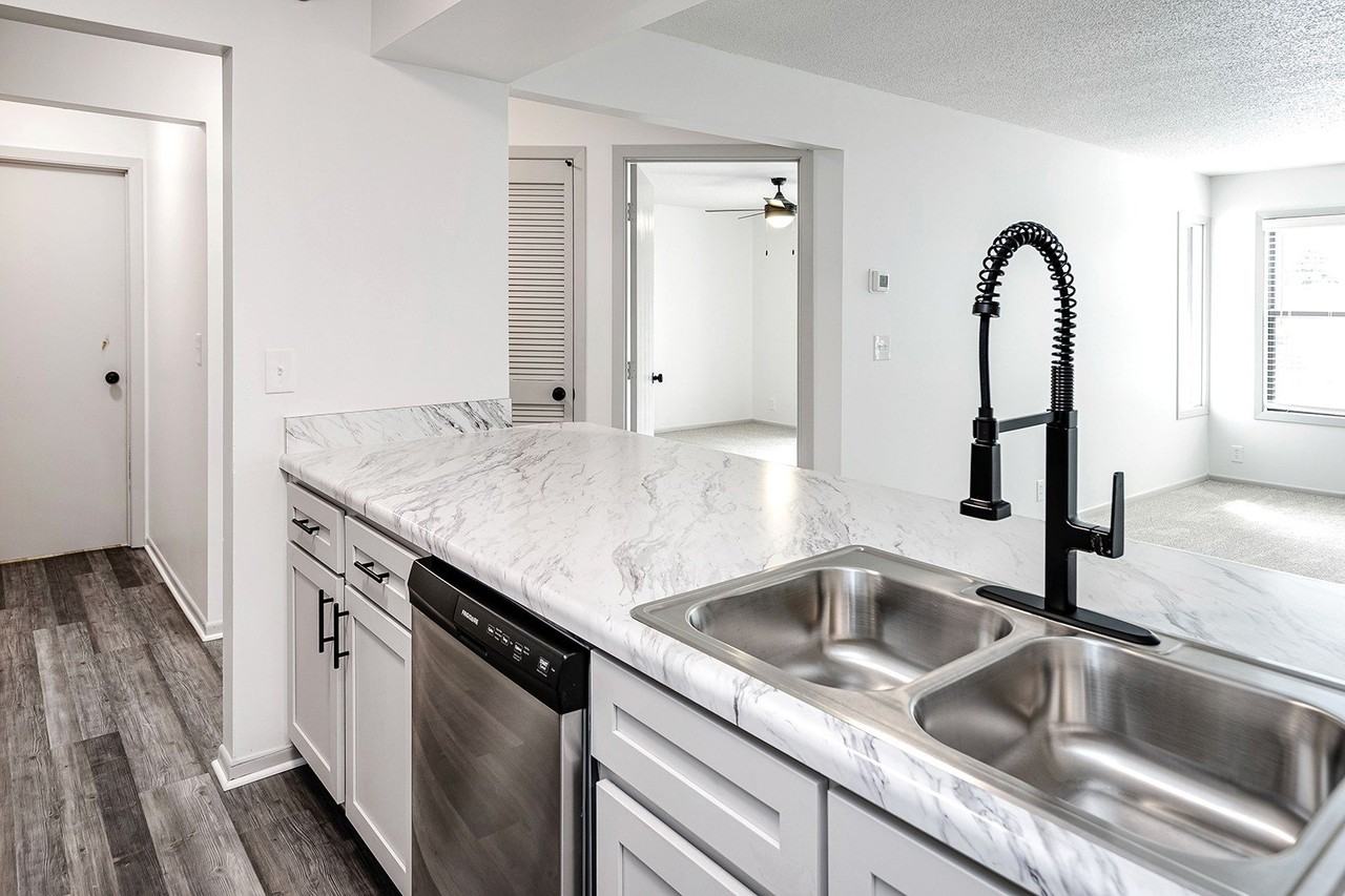 Parkwood Terrace - Photo 5 of 50