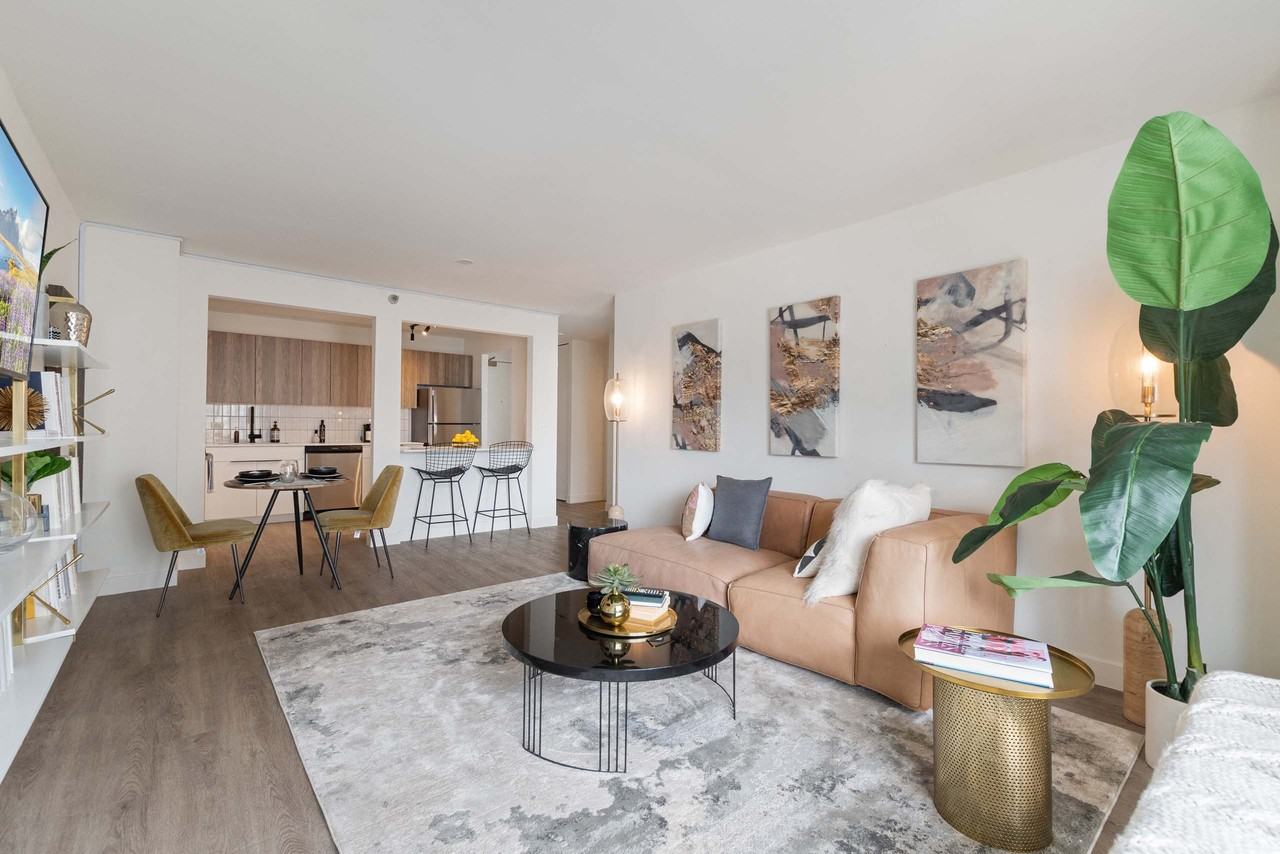 1250 N LaSalle - Photo 2 of 41