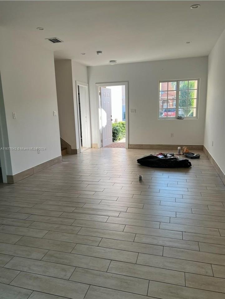 1258 Ne 5th St #1234 - Photo 2 of 2