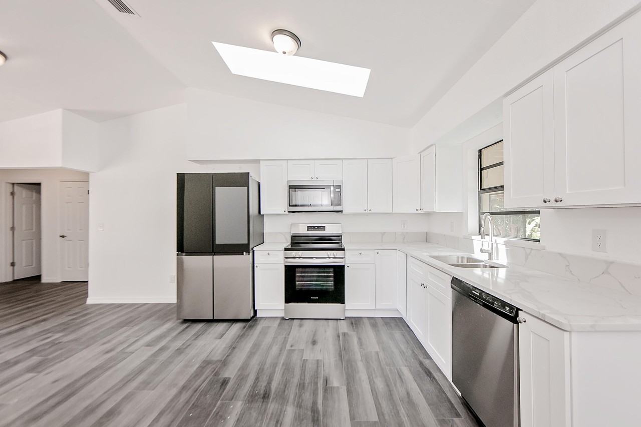 Northeast 6th Street - Photo 3 of 8