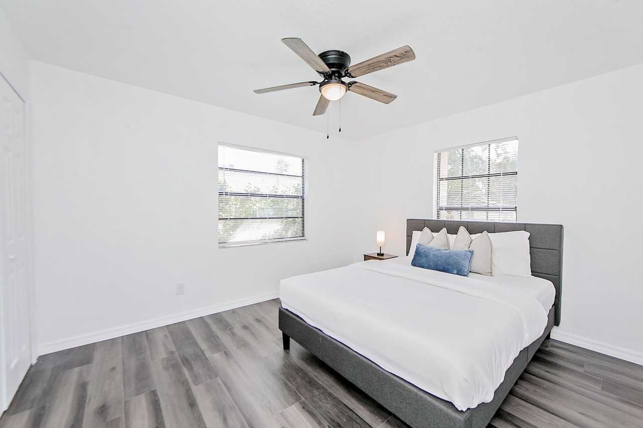 Northeast 6th Street - Photo 7 of 8