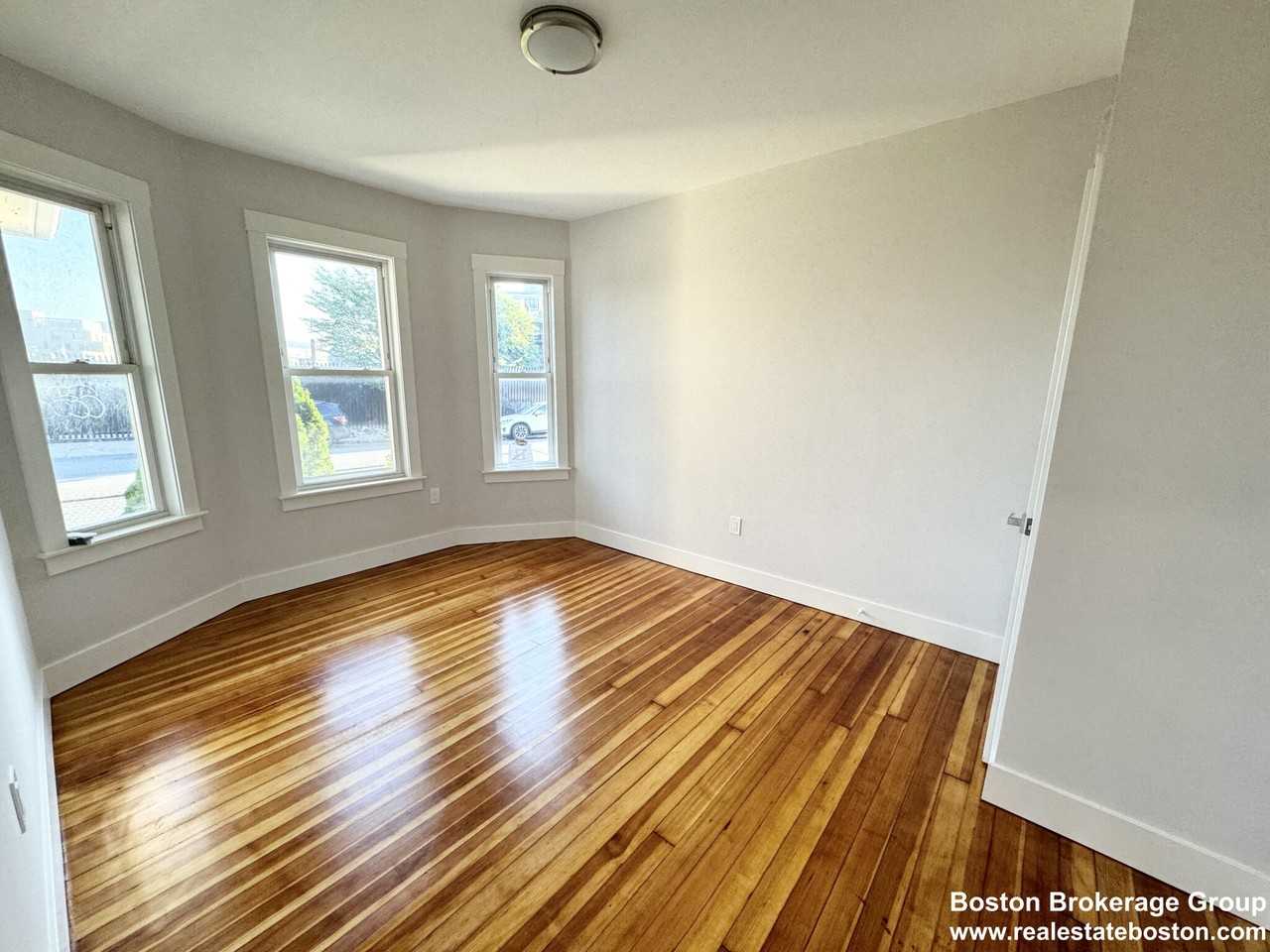 147 E Cottage St #1ROOM1 - Photo 2 of 8