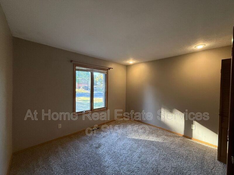 3752 N Delaware Ave - Photo 4 of 7