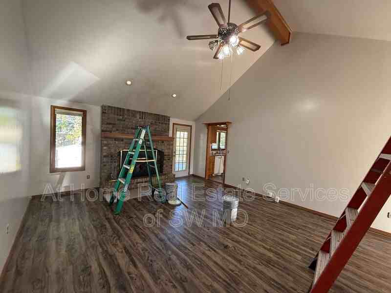 3752 N Delaware Ave - Photo 5 of 7