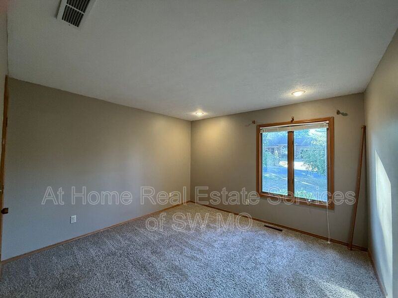 3752 N Delaware Ave - Photo 6 of 7