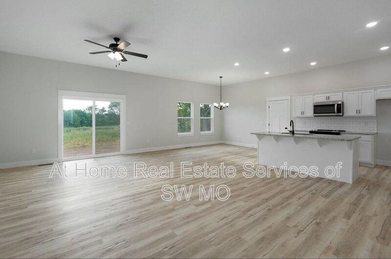 1188 N Maxine Ave - Photo 2 of 12