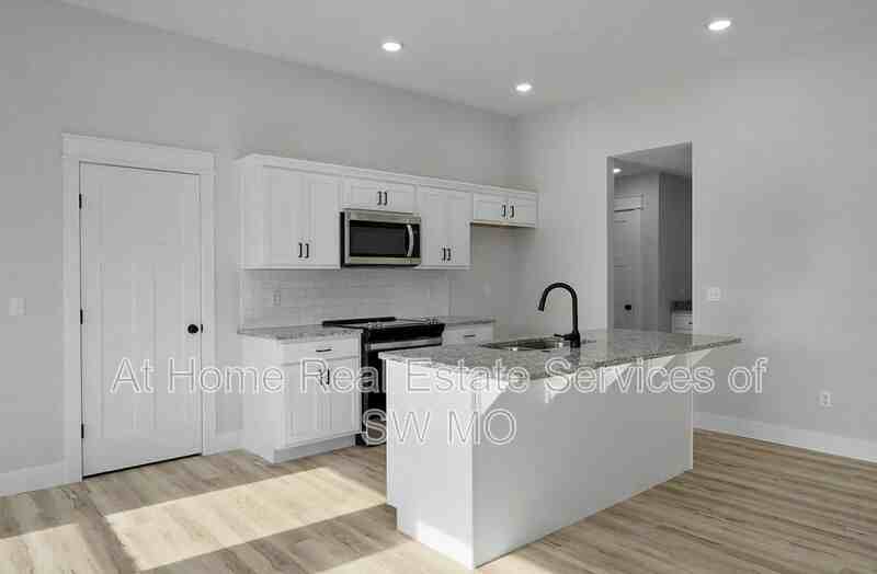 1188 N Maxine Ave - Photo 3 of 12