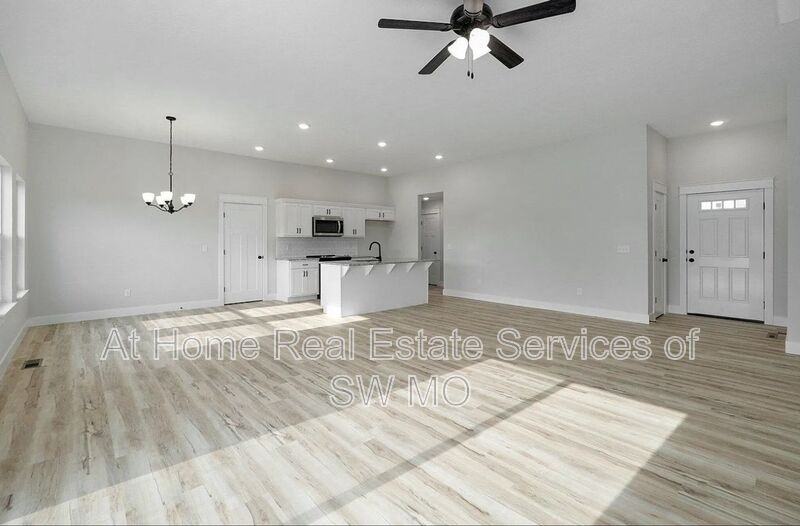 1188 N Maxine Ave - Photo 4 of 12