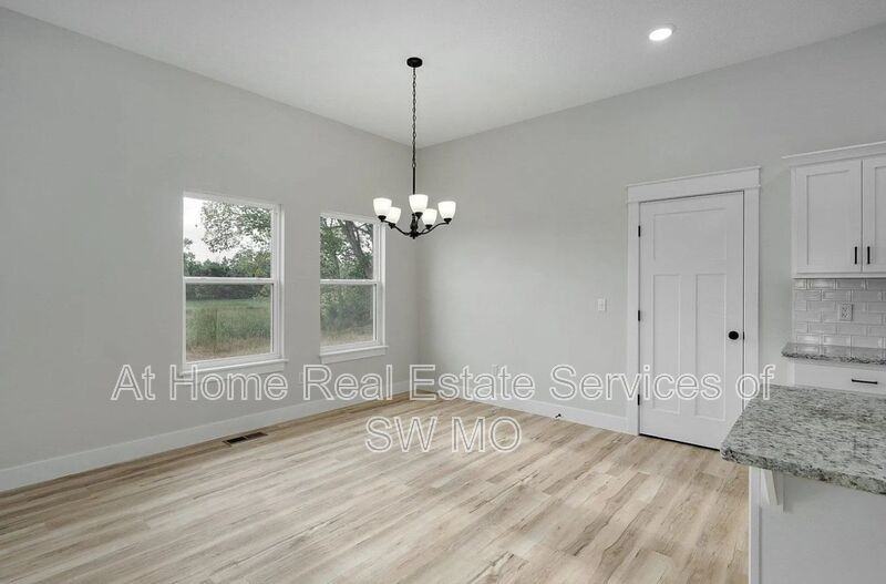 1188 N Maxine Ave - Photo 5 of 12