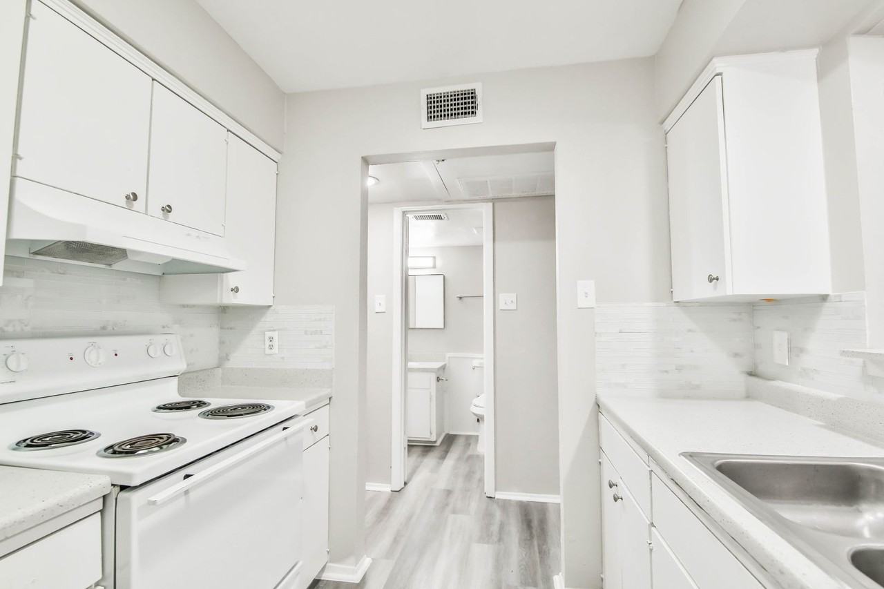 Courtyards on the Park - Photo 2 of 51