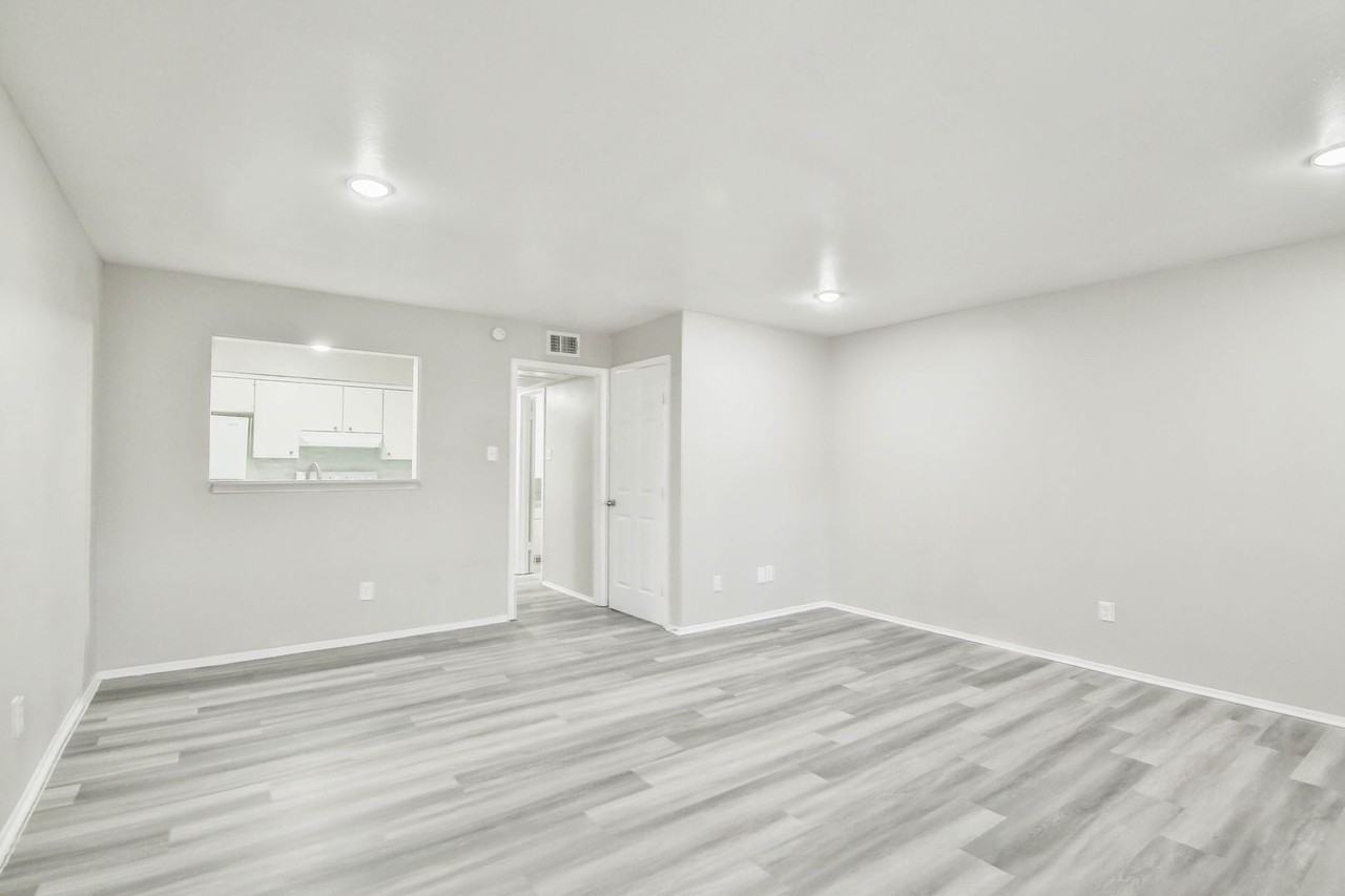 Courtyards on the Park - Photo 4 of 51