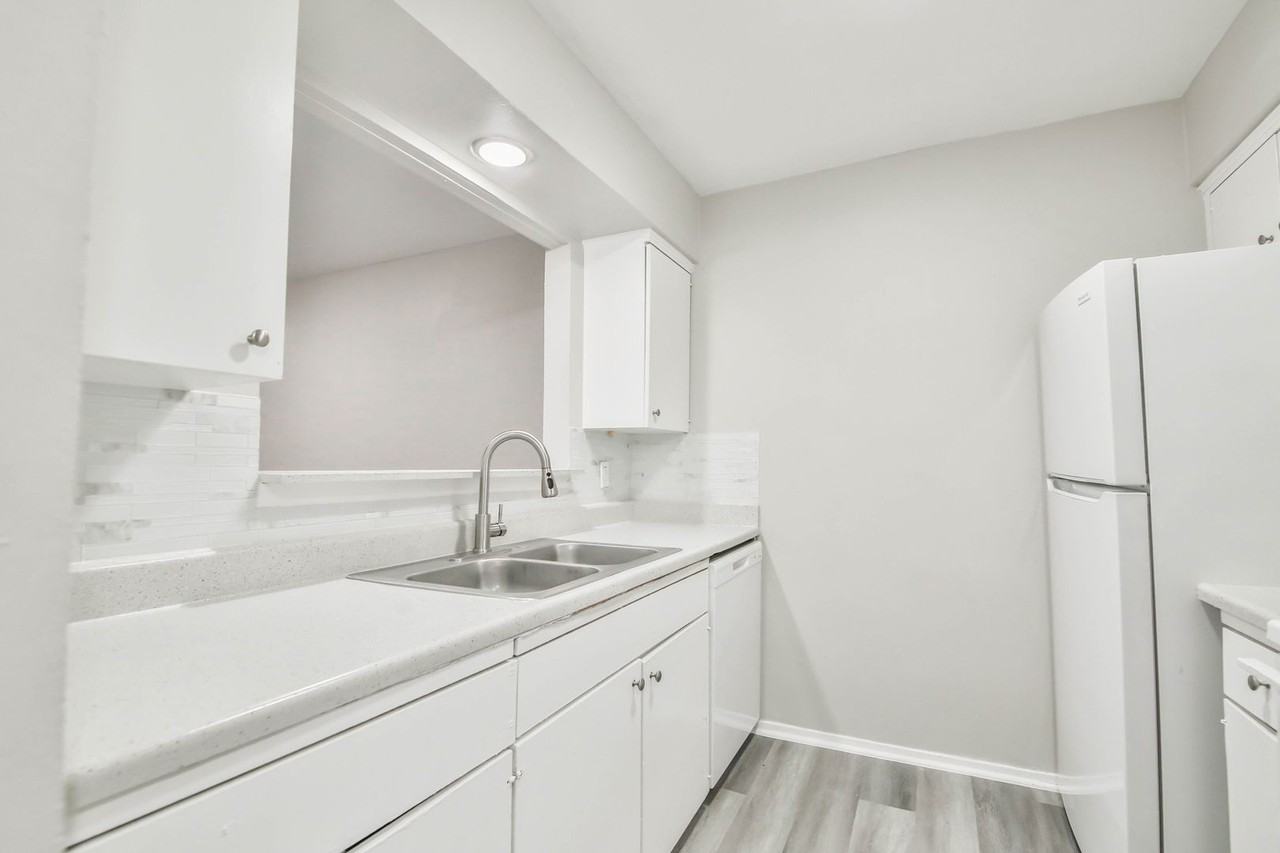 Courtyards on the Park - Photo 7 of 51