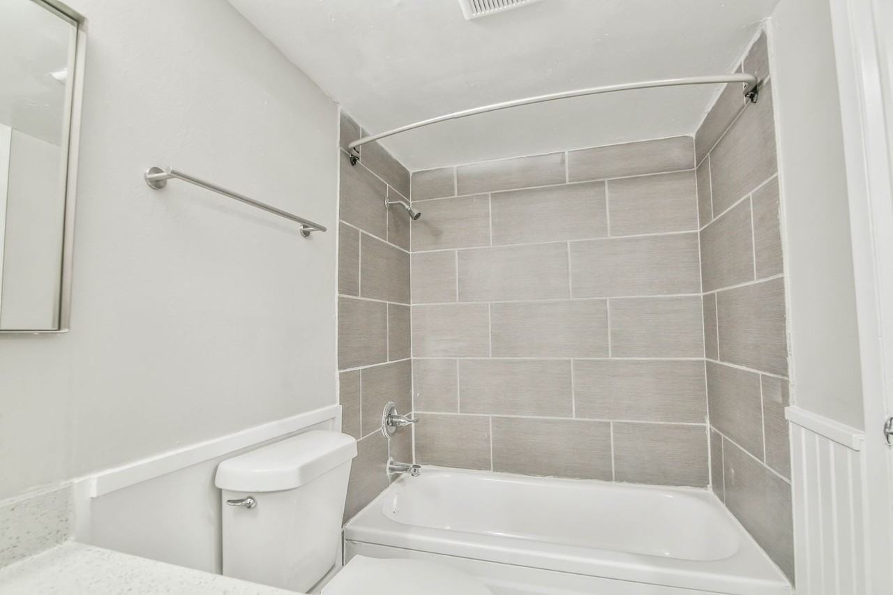 Courtyards on the Park - Photo 7 of 51