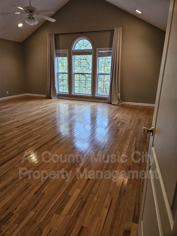 425 Chamberlain Park Ln - Photo 2 of 32