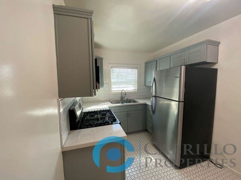 3005 1/2 30th St - Photo 4 of 15