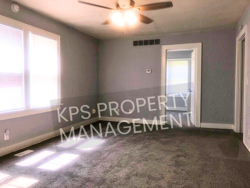 833 S Green St - Photo 2 of 9