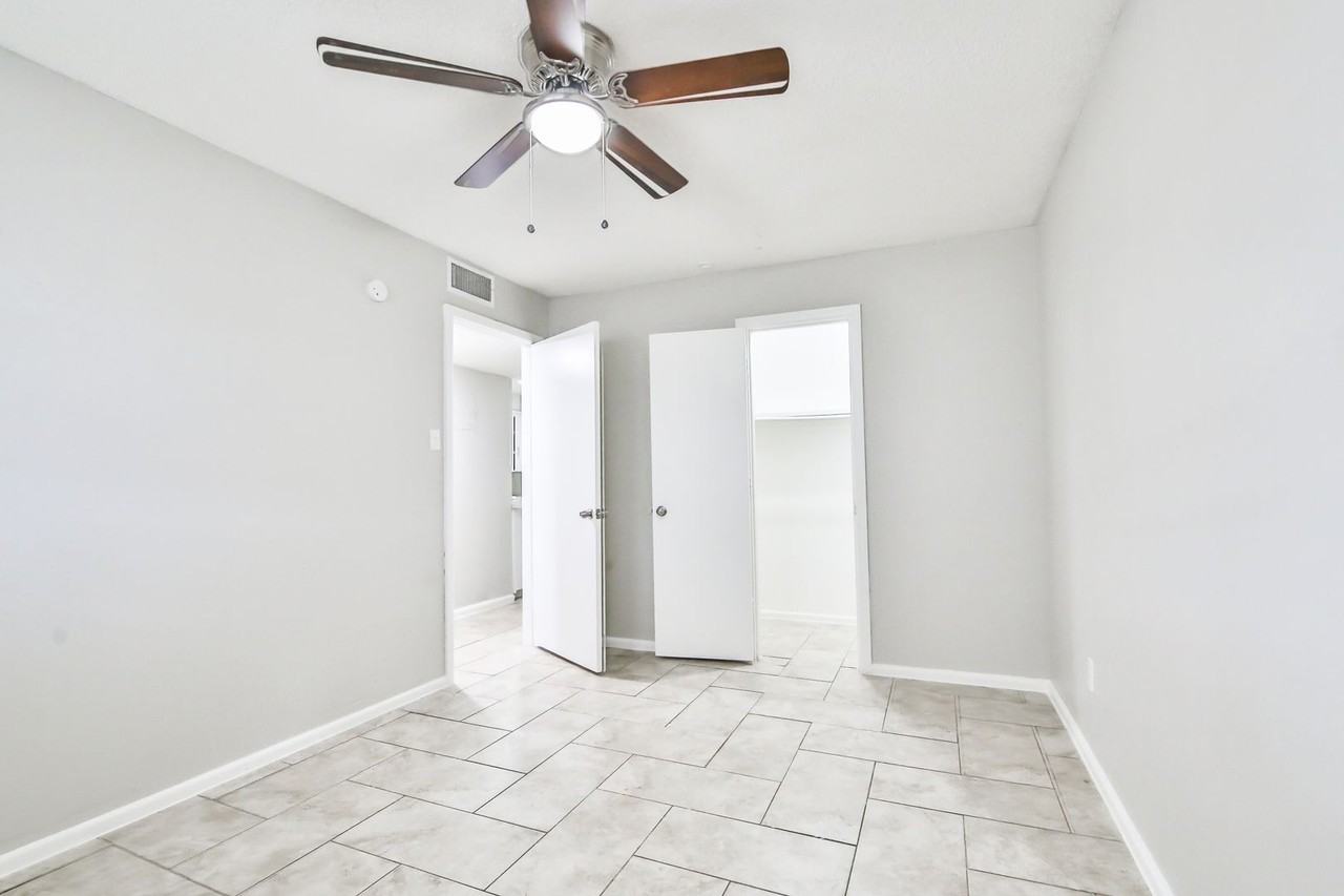 Courtyards on the Park - Photo 4 of 50