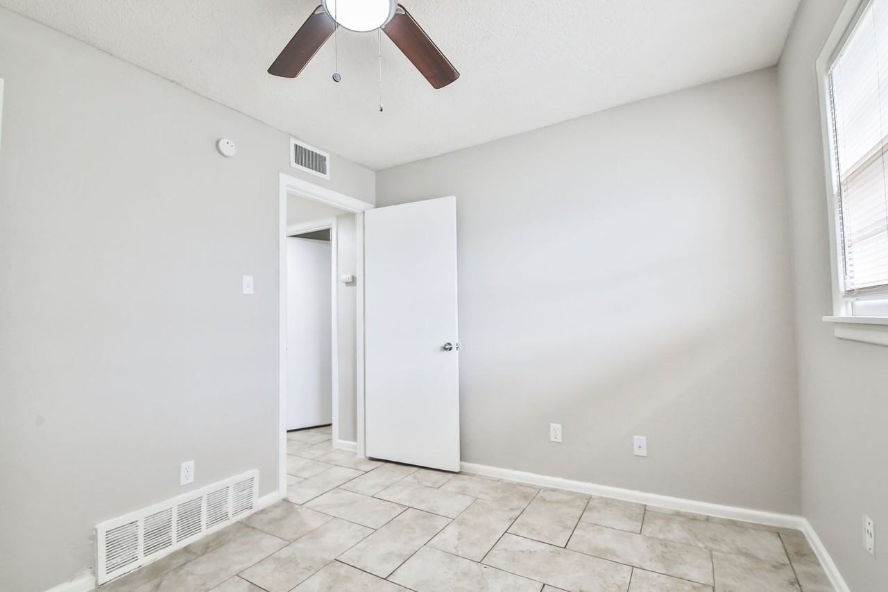 Courtyards on the Park - Photo 7 of 50