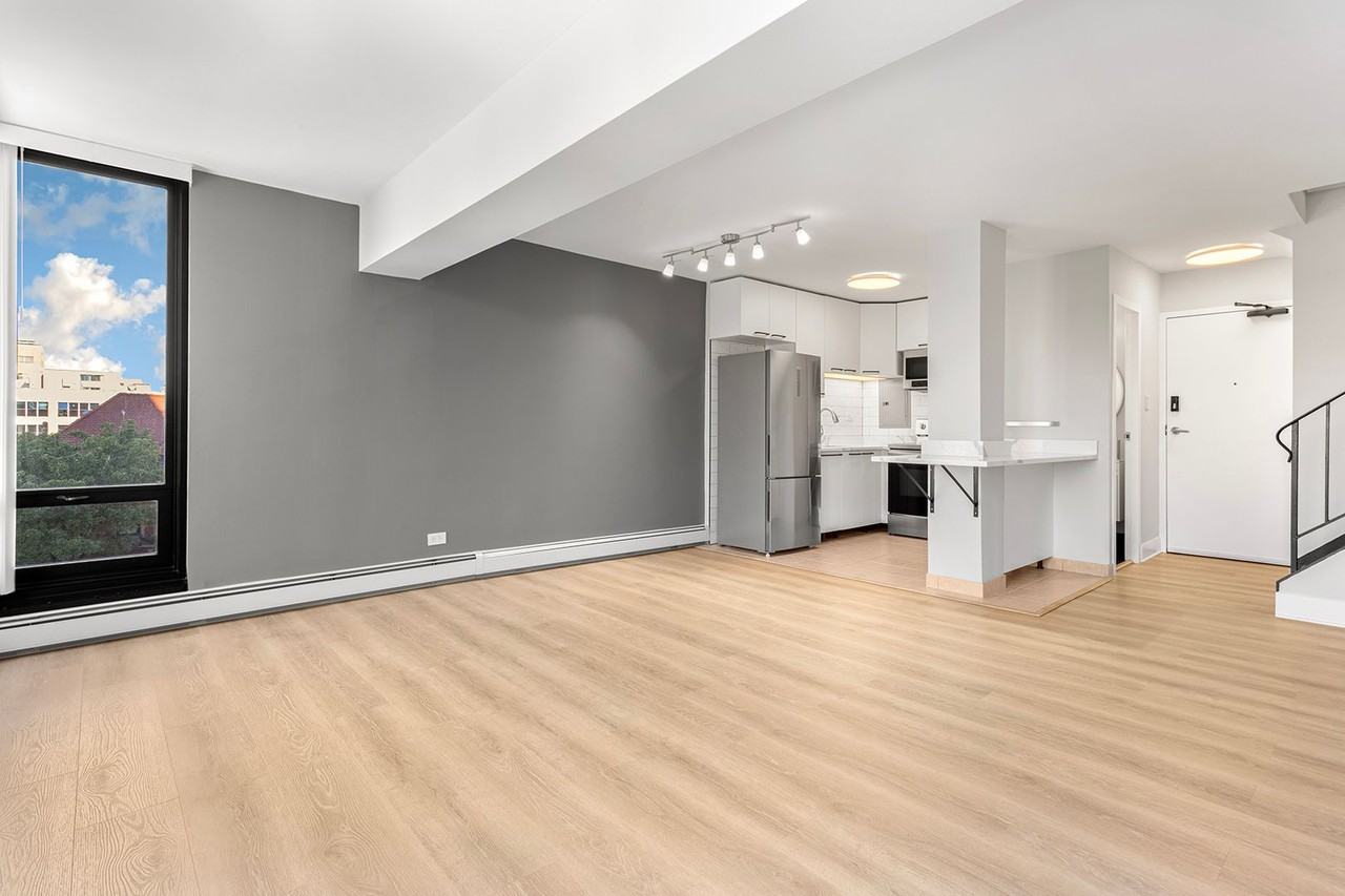 The Duplex Tower - Photo 3 of 50