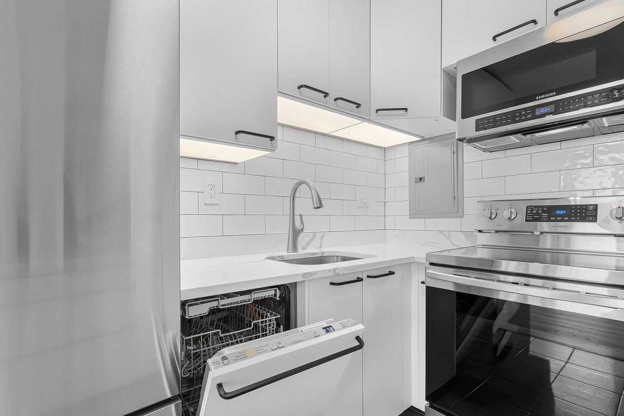 The Duplex Tower - Photo 4 of 50