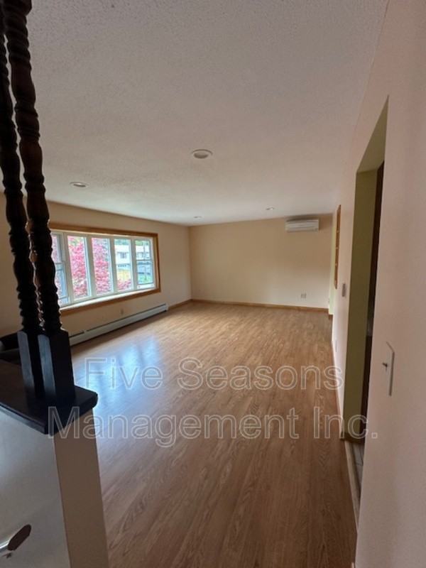 64 Barrett St - Photo 4 of 31