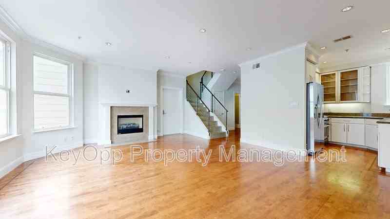 1733 Scott St - Photo 3 of 23