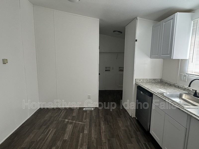 196 W Center St - Photo 2 of 20