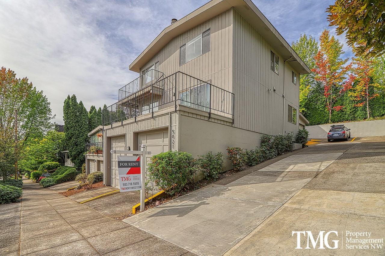 5021 Sw View Point Ter - Photo 2 of 31