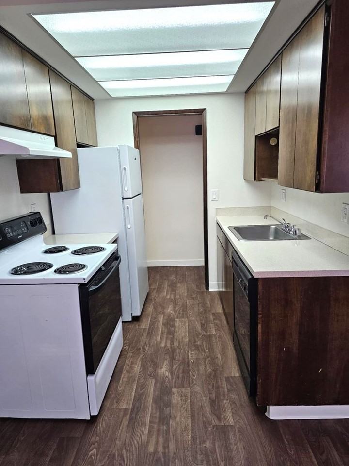 Todd House-Michelle Apartments - Photo 5 of 10