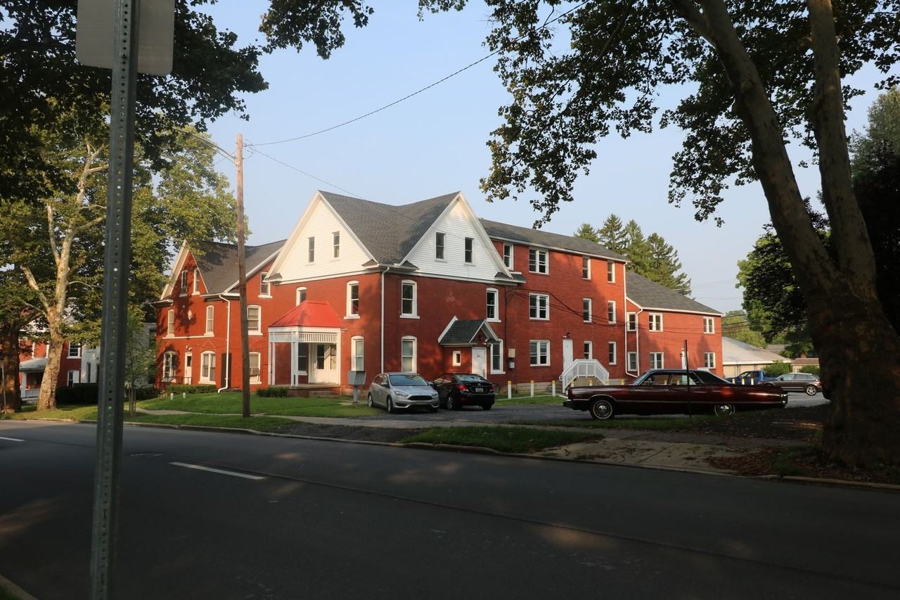 726 W College Ave #6 - Photo 3 of 16