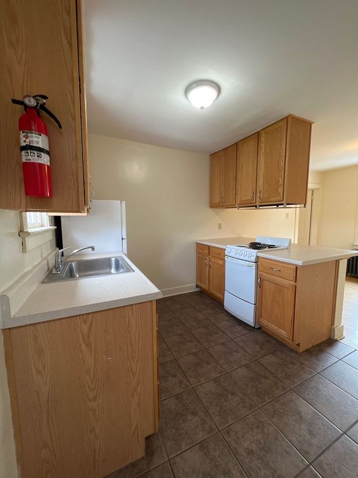 726 W College Ave #6 - Photo 4 of 16