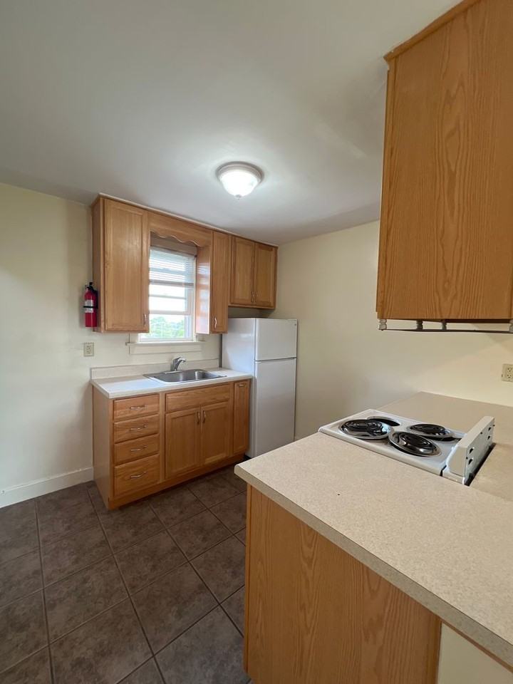 726 W College Ave #6 - Photo 5 of 16