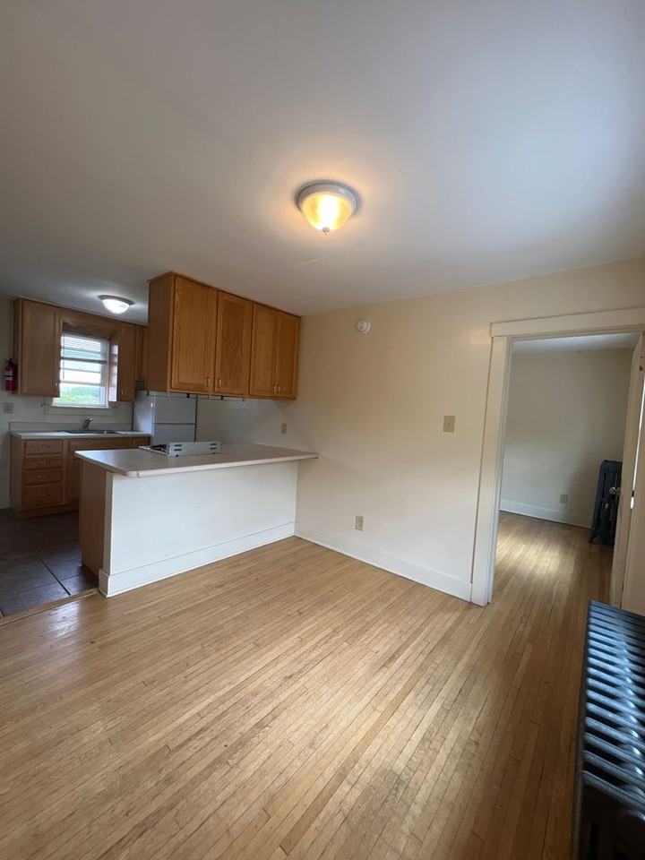 726 W College Ave #6 - Photo 6 of 16