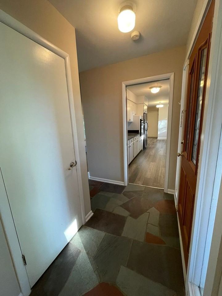 3212 Charing Cross Rd - Photo 4 of 49