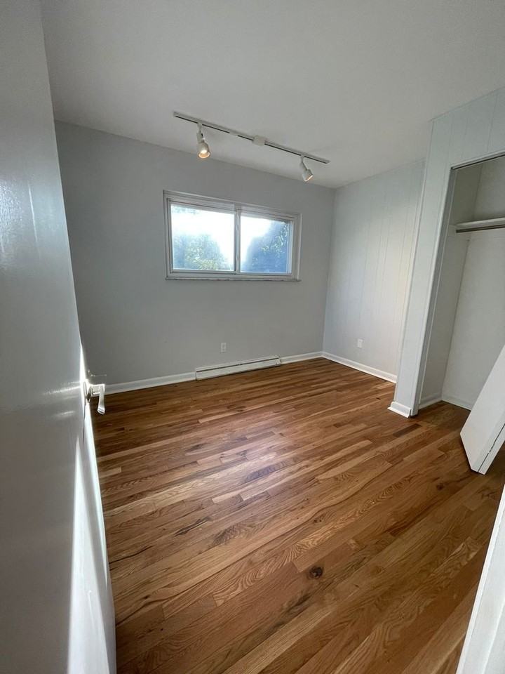 3212 Charing Cross Rd - Photo 6 of 49