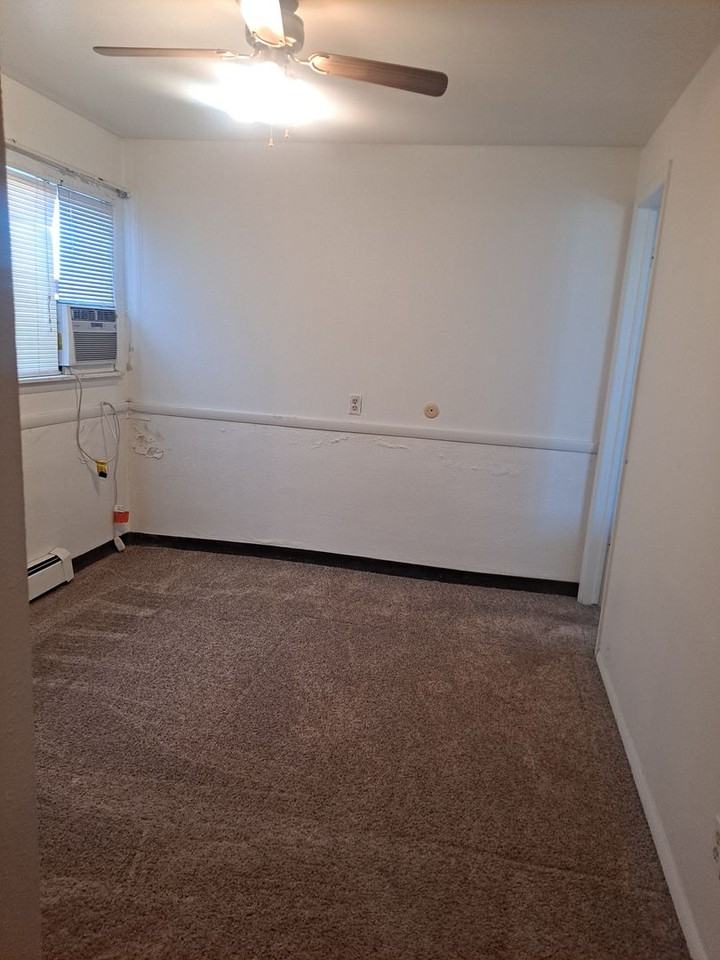 926 Knudsen 1640-1650 Moore Ave - Photo 5 of 13