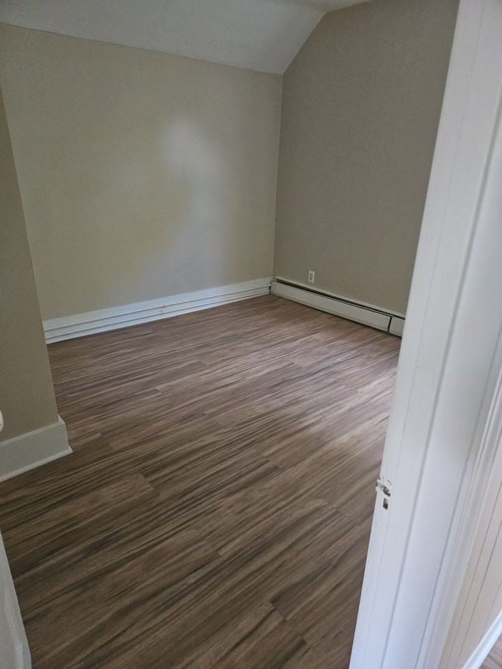 311 S 9th St - Photo 3 of 5